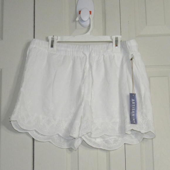 Artisan Ny Pants - Artisan NY White Lace Shorts (Sleepwear)